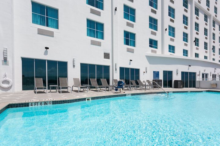 Pool 11 of 60