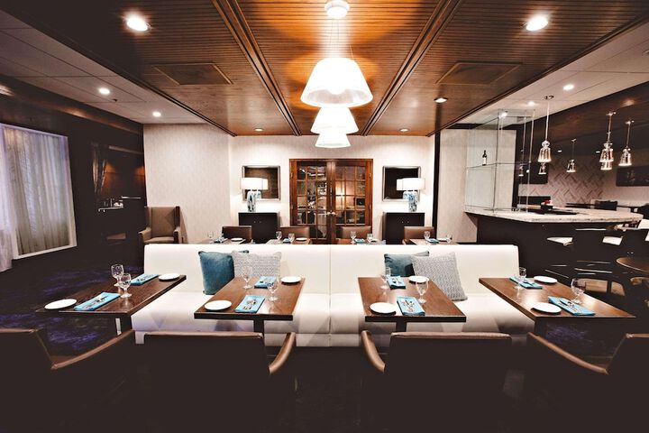 Lounge 64 of 66