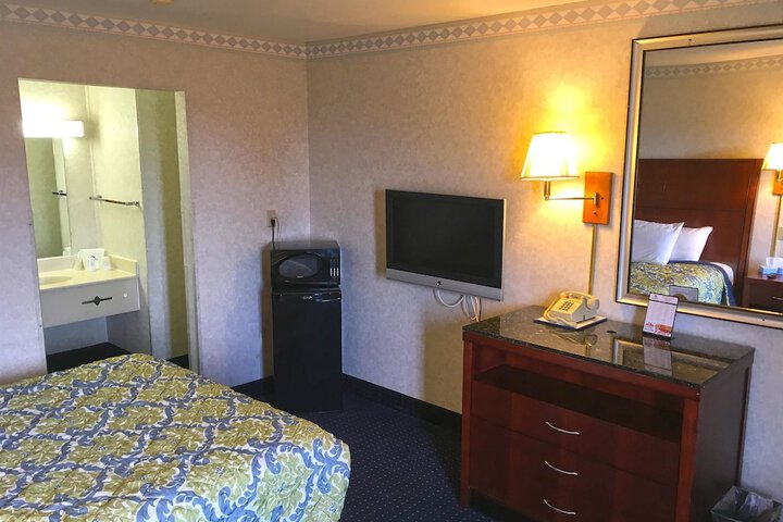 Room 16 of 43