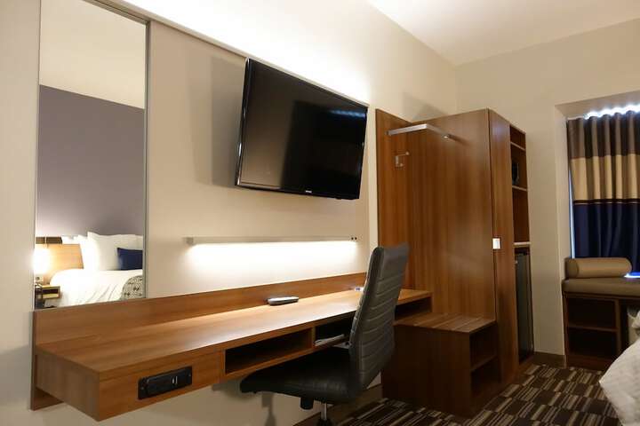Room 21 of 42