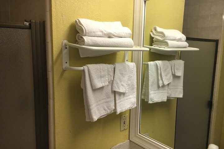 Bellflower Travel Inn