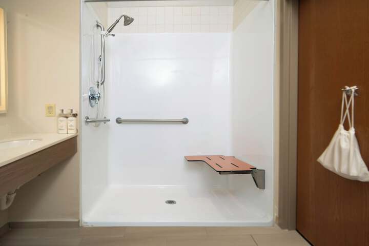 Room 13 of 27