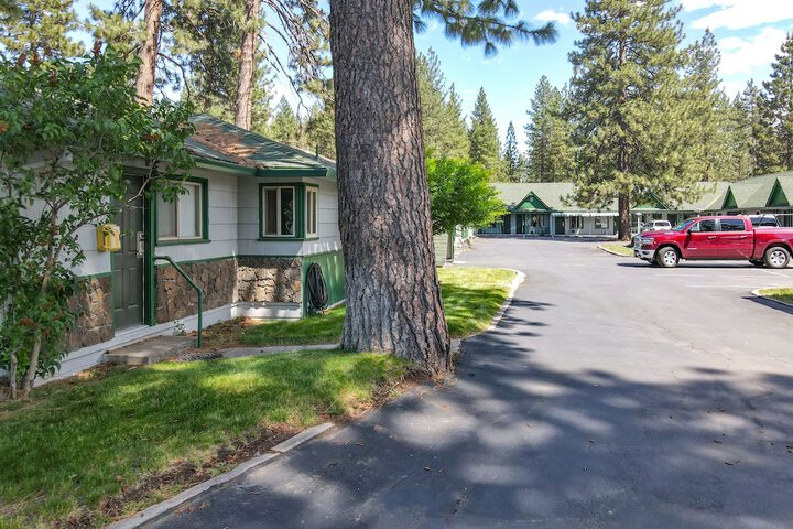 Green Gables Motel & Suites