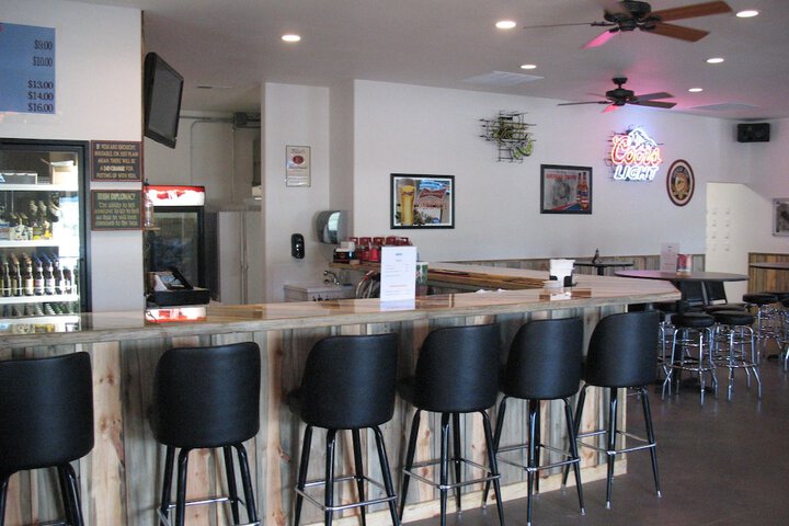Lounge 13 of 21
