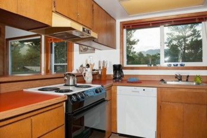Neskowin Nest 4 Br home by RedAwning