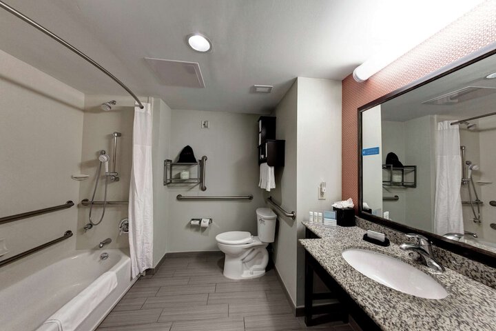 Room 32 of 46