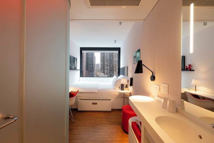 Room 26 of 43