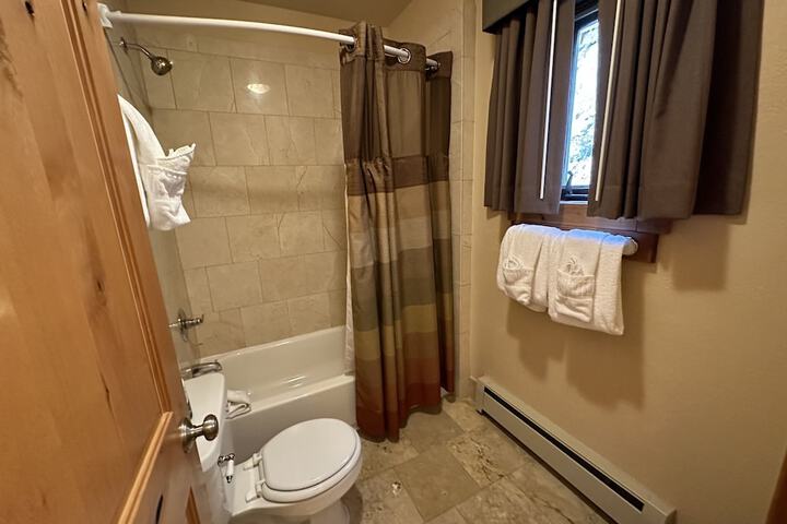 Room 164 of 191