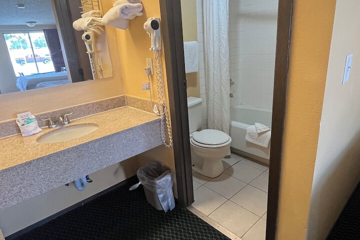 Room 15 of 33