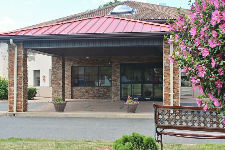 Comfort Inn & Suites West Springfield