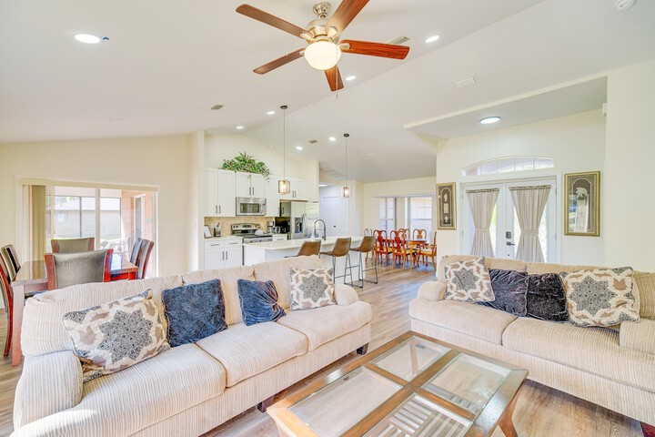 Sunny Palm Bay Home w / Screened Porch Near Beaches