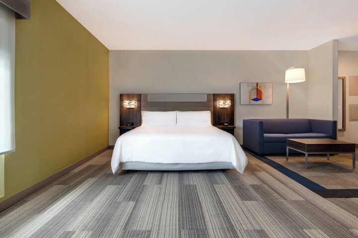 Holiday Inn Express & Suites Glendale Downtown by IHG