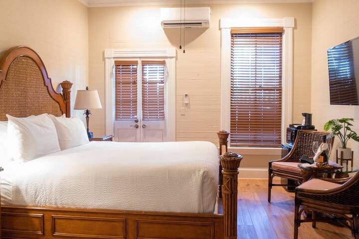 Room 10 of 26
