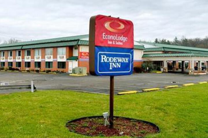 Econo Lodge Inn and Suites