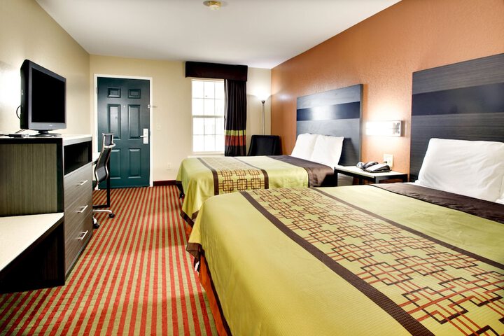 Room 9 of 18