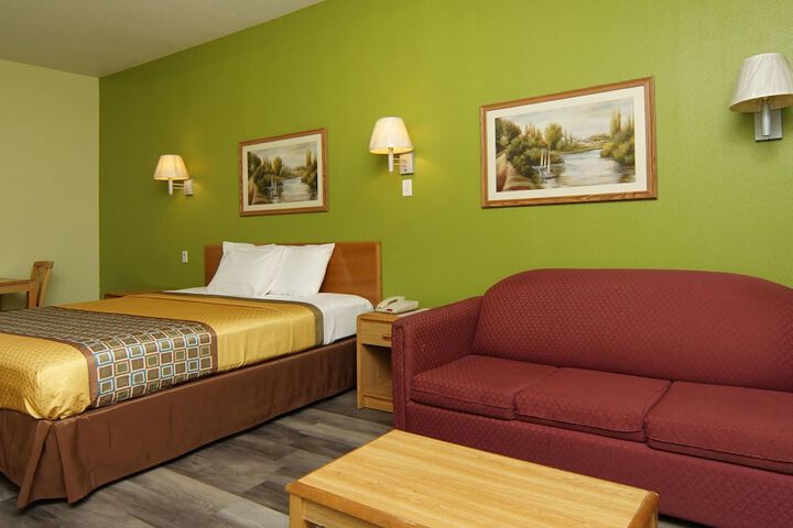 Room 17 of 32
