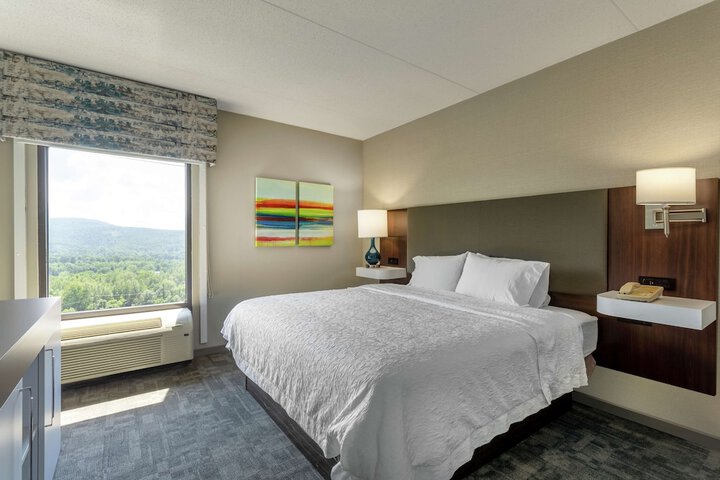 Room 27 of 42