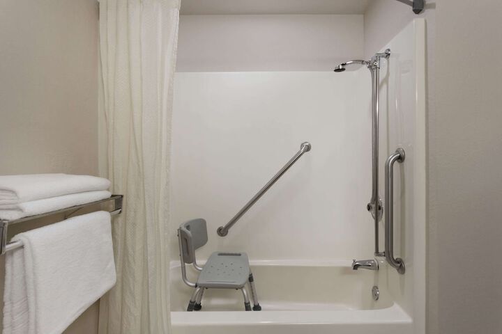Room 9 of 34