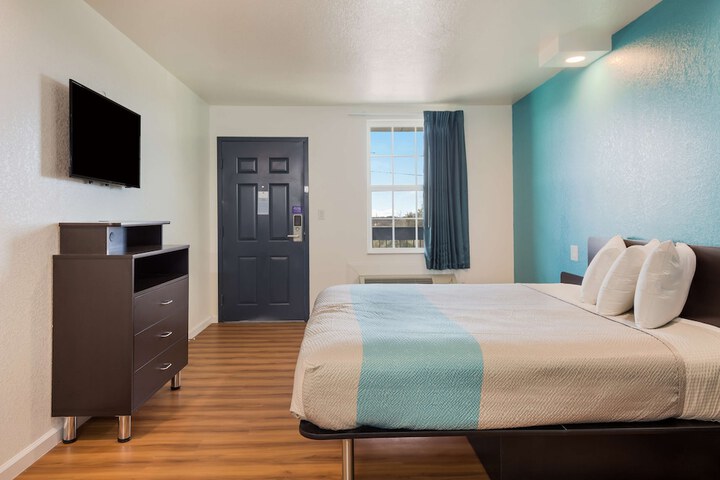 Room 27 of 35