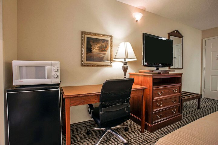 Room 11 of 16