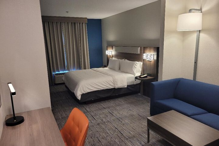 Holiday Inn Express & Suites Starkville by IHG
