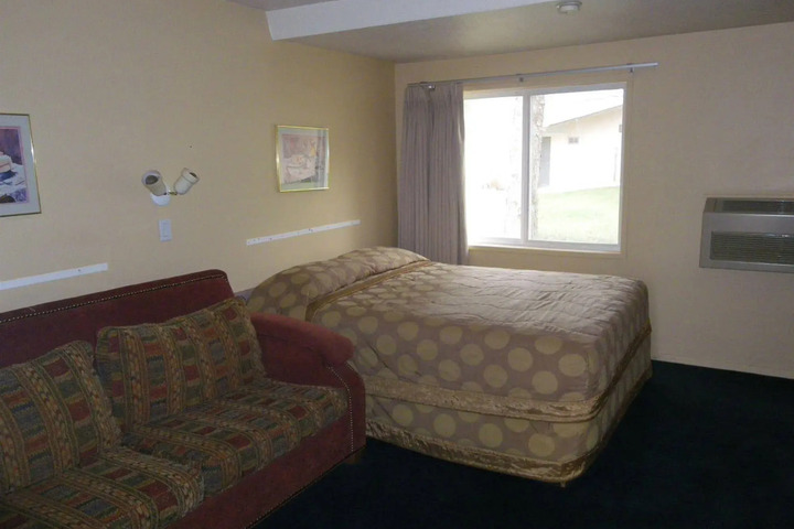 SELKIRK INN
