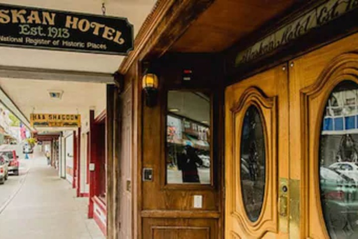 Hotel 2 of 92