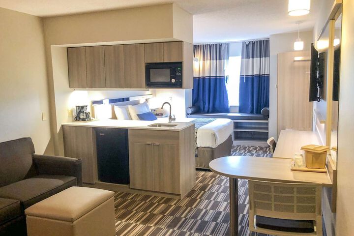 Room 4 of 18