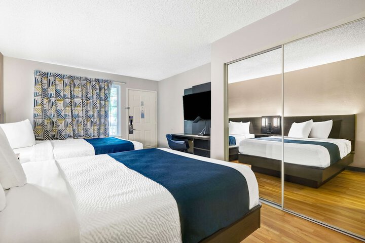 Room 21 of 34