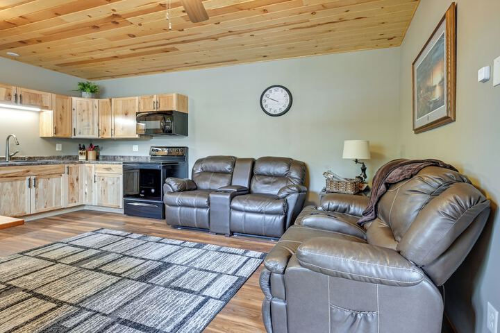 Cozy Lake Wissota Escape w / Community Dock!