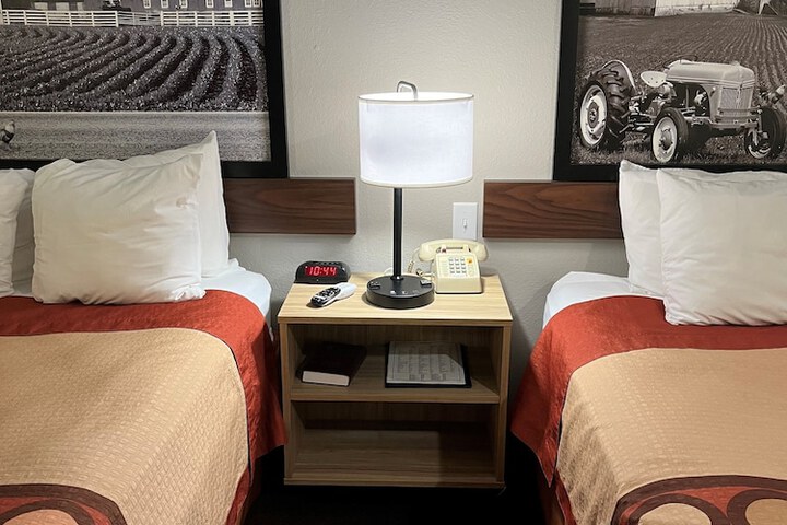 Room 12 of 15