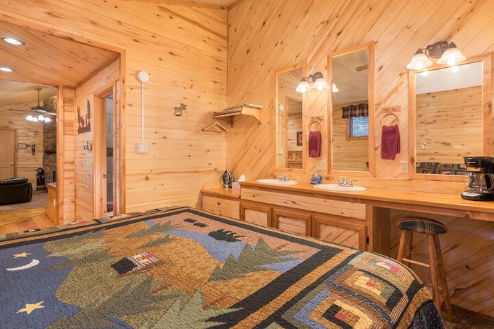 Upper Canyon Inn & Cabins