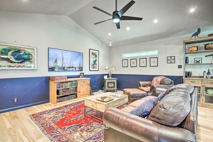 Dripping Springs Cabin w / Pool Hill Country Views