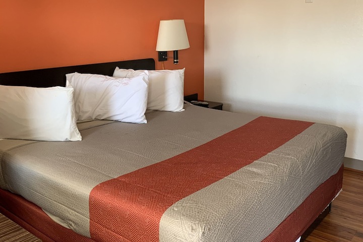Room 10 of 11