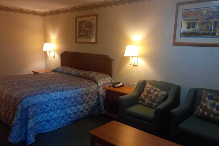 Room 10 of 13