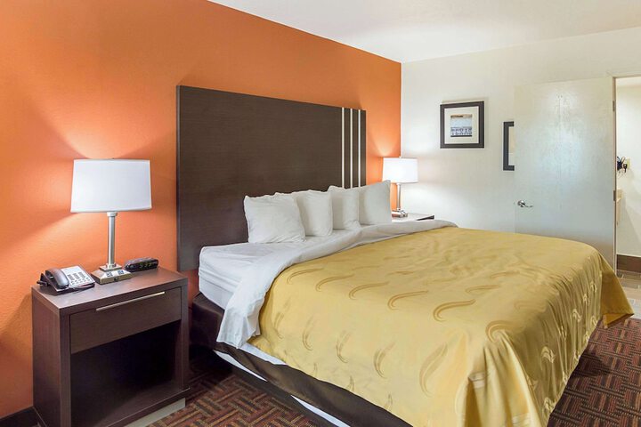 Room 9 of 28