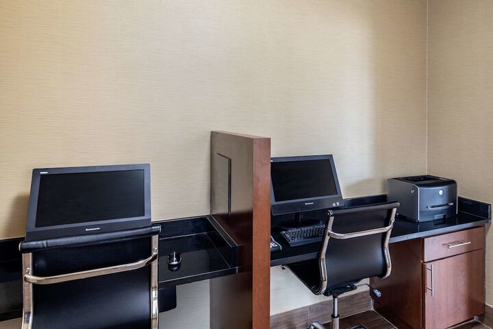 Business Center 36 of 36