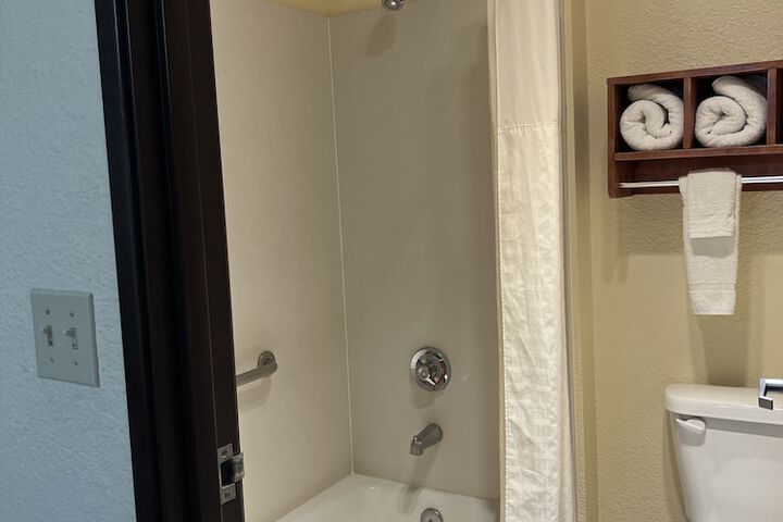 Room 25 of 46