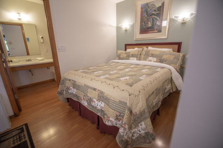 Room 52 of 95