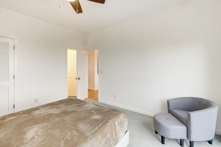 Lovely Rockaway Beach Home w / Pacific Ocean Views!