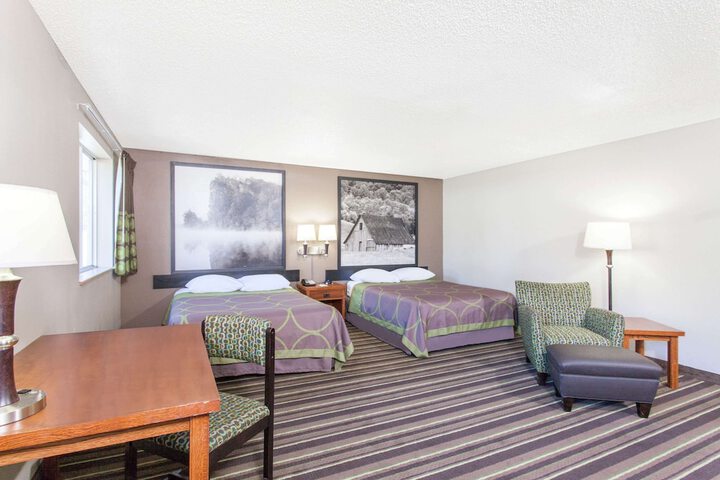 Super 8 by Wyndham Richlands / Claypool Hill Area