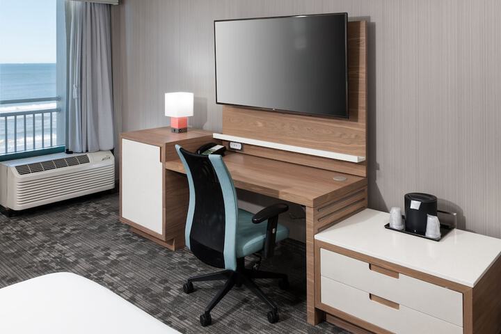 Room 13 of 42