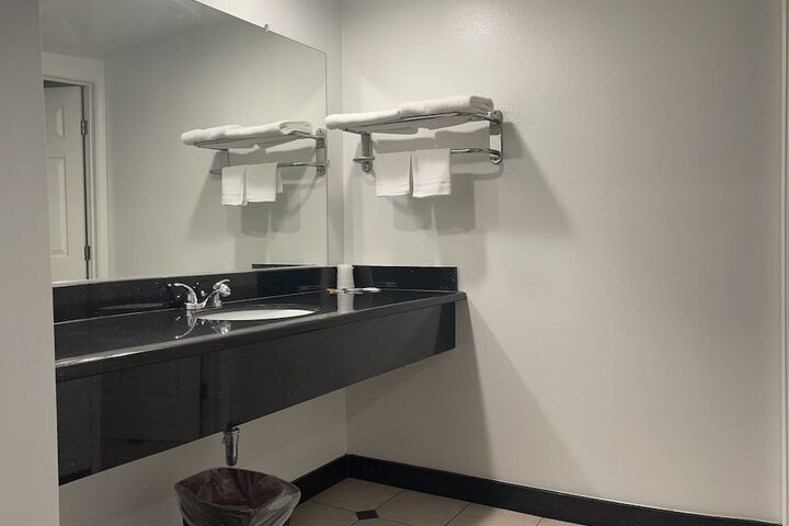 Room 4 of 9