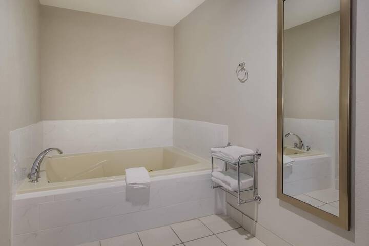 Clarion Pointe Harrodsburg-Danville