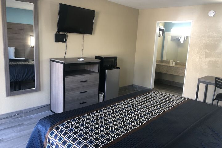 Room 11 of 17