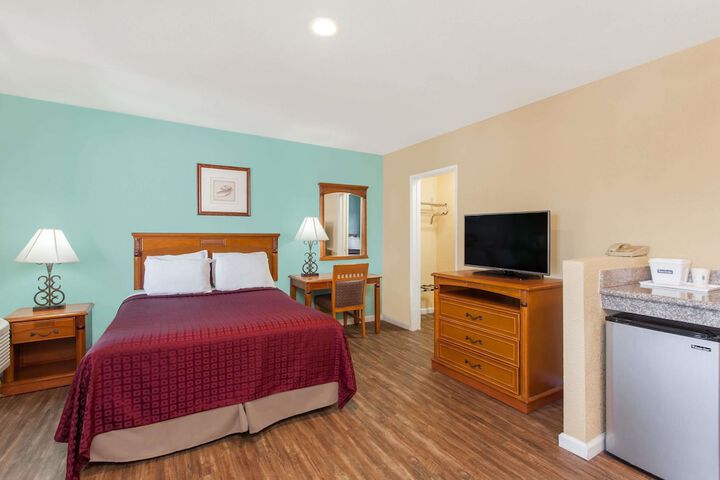 Room 17 of 27