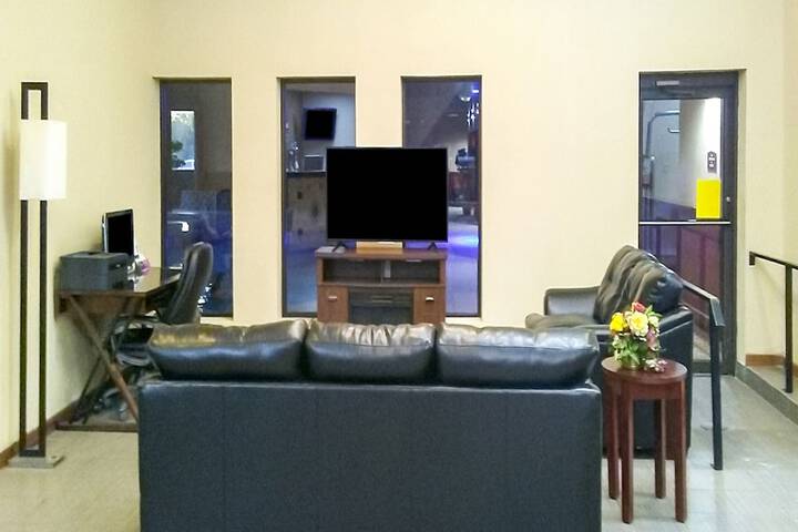 Business Center 46 of 48
