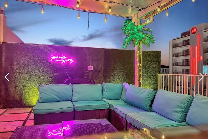 Experience Luna Sky! 65 TV Bar BBQ go FL Keys