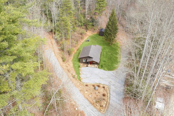 Bears Place by Avantstay Cozy Mountain Cabin in Brevard + Firepit