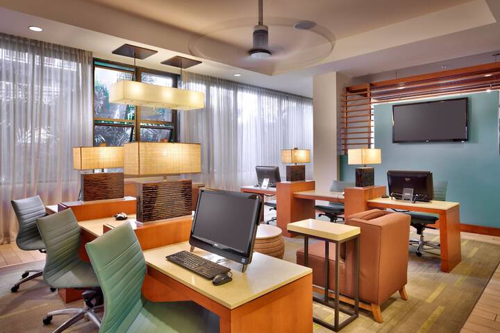 Business Center 74 of 79